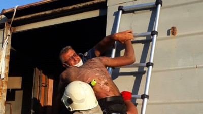 Vagon üzerinde selfie çekerken akıma kapıldılar