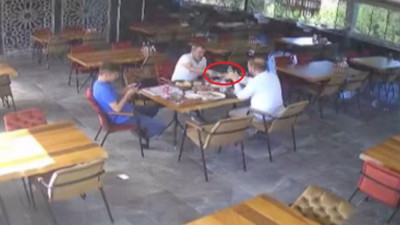 Rüşvet alan gazete sahibinin para alma anı kamerada