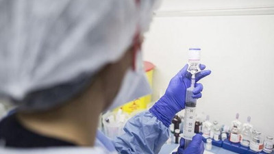 Oxford Üniversitesi aşı denemesini durdurdu