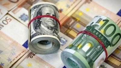 Bireyler de şirketler de dolar sattı! Döviz hesapları 426 milyon dolar azaldı