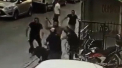 Çekmeköy'de bıçaklı, sopalı kavga