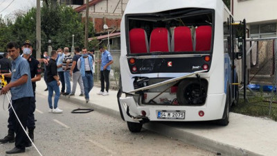 Yol kan gölüne döndü