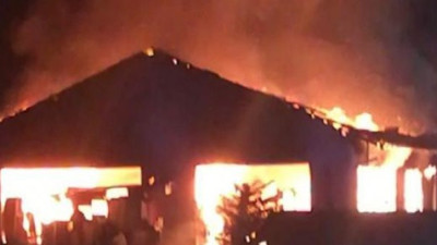 Cami cayır cayır yandı