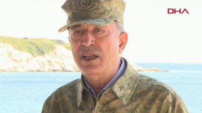 Bakan Akar, SAT komandolarını ziyaret etti