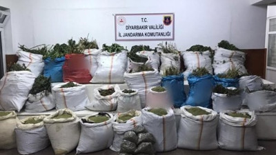 Diyarbakır'da çuvallar dolusu uyuşturucu