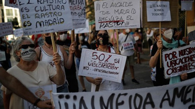 Madrid'de esnaf pazarın açılması için toplandı