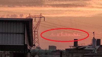 Gökyüzünde yazanları görenler şaşkına döndü, hayırdır inşallah