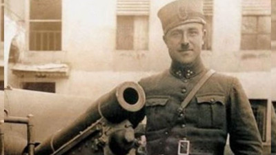 Dünyanın ilk uçak gemisini batıran Türk Subayının müthiş hikayesi