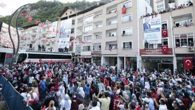 AKP mitinglerine virüs girmiyor mu!