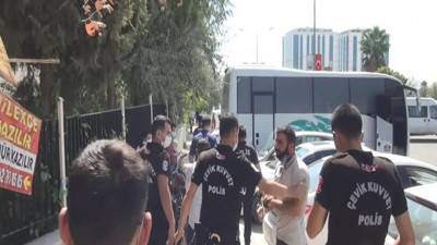 Adliye önünde yumruklu kavga