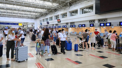 Ruslar Antalya'yı şenlendirdi