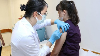 Aşının yan etkileri endişe verici çalışmalar yeniden başlamıştı