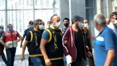 Halil Sezai adliyeye işte böyle getirildi, elinde sargı kolunda polis