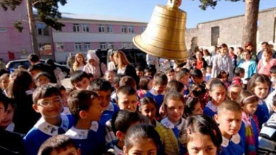 Pazartesi günü okullar açılacak mı! Herkes bu sorunun cevabını bekliyor