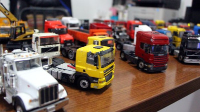 Eski oyuncaklarınızı sakın çöpe atmayın! Her an alıcısı çıkabilir! 330 oyuncak araca 80 bin lira harcadı