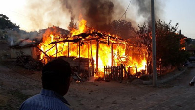 Kütahya'da ahşap evler alev alev