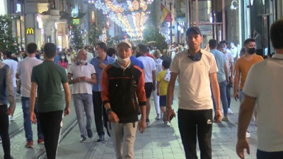 Maskeyi para cezasından kurtulmak için taşıyorlar! Korona virüs resmen kol geziyor! Görüntüler İstanbul'dan