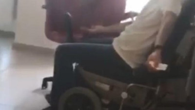 Hastanede skandal görüntüler. Maskesiz ve eldivensiz korona testi yapan hemşirenin savunması "yok artık" dedirtti