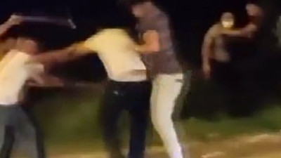 Antalya'da kan donduran saldırı! Demir çubuk ve kalaslar havada uçuştu