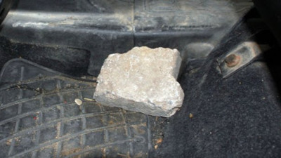 Milletvekilinin aracına kaldırım taşı ile saldıranlar serbest bırakıldı