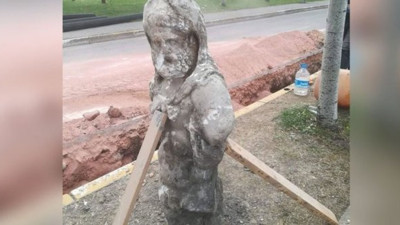 İzmit'te yol kazısında çıktı! İnsan figürlü esrarengiz heykelin gizemi çözülemedi