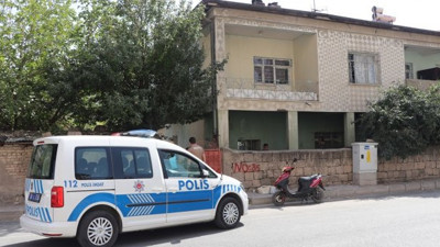 Hamile olan eşini bıçakla ağır yaraladı