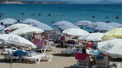 Yazın son günlerinde vatandaş plaja akın etti! Yüzde 100 doluluk oranına ulaşıldı