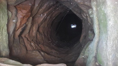 Tarihi kuyudan hazine fışkırdı! Hazine avcıları kafasını taşlara vuruyor