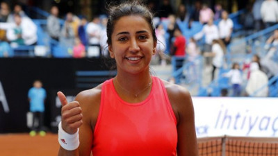 Milli tenisçi Çağla Büyükakçay Fransa'da iyi başladı