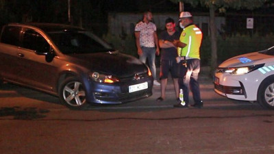 Adana'da polisi gören sürücü geri geri kaçmaya çalıştı!