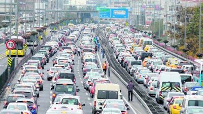 Tekerleğin her dönüşü hazineye para basıyor! Türkiye'de ihtiyaç değil lük oldu! Araç değil resmen darphane