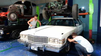 Bankacılığı bırakıp tamirci oldu! Klasik hurda araçları hayata döndürüyor