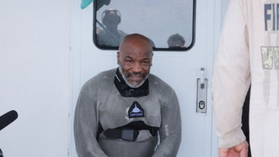 Mike Tyson bu sefer köpekbalıklarına karşı