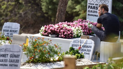 Harun Tan oğlunu doğum gününde ziyaret etti. Bir babanın kahrolduğu anlar.