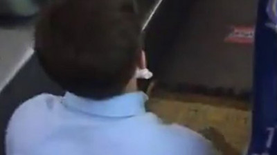 Hareket halindeki metrobüste namaz kıldı, bu sabah yaşandı