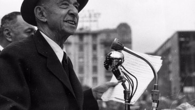 İsmet İnönü'nün kızı Özden Toker: Babamın yatağının üzerinde Türkçe 'Allah'ın dediği olur' yazılıydı