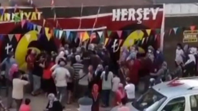 Çılgın alışverişi polis durdurabildi. Bu görüntüler Antalya'dan