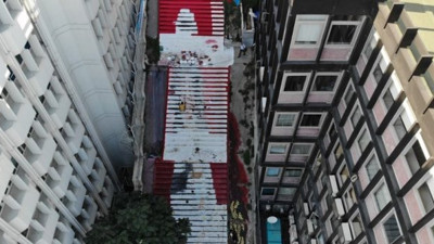Öğrencilerin Beyoğlu'nun merdivenlerini sanatla doldurdu
