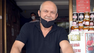 İnternetten bakarak öğrendi, talebe yetişemiyor