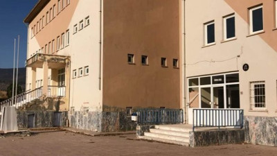 Yerinde inceleyip, açıklama yaptılar! 'Şehidin adının verildiği okul ahıra çevrildi' iddiası