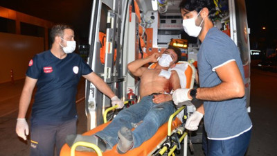 Bıçaklandığı halde telefonu elinden bırakmadı!