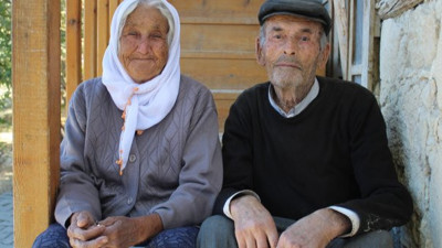 Yırtık lastik ayakkabılarıyla Türkiye'yi ağlata Ermenek maden şehidinin babası koronadan öldü. Kahreden haber
