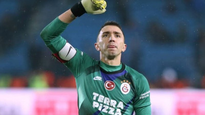 Galatasaray Muslera kararını değiştirdi
