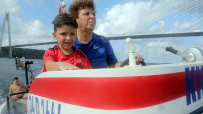 Kadın balıkçı palamudun kum gibi olduğu yerleri açıkladı. Katırtırnağı ve incir bize yer işareti verir