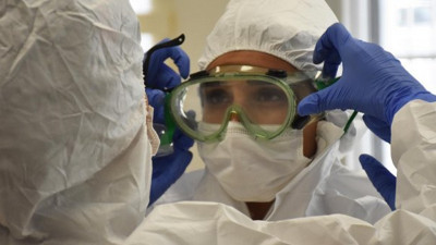 Pandemi kurulu üyesi tehlikeye dikkat çekti! Korona virüsü kapan bir kişi kaç kişiye bulaştırabilir?