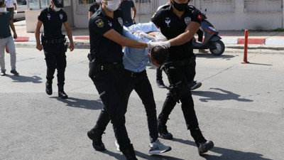 Hatay'da 10 suçtan aranan şahıs, Antalya'da yakalandı