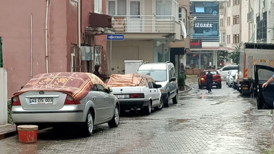 Kocaeli'de vatandaşlar doluya karşı halı ve kilimlerle önlem aldılar