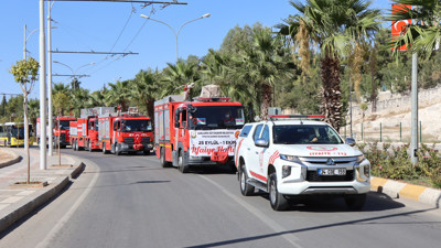Şanlıurfalı itfaiyecilerden Azerbaycan’a destek. Bayraklarla şehir turu attılar