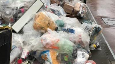 Koca şehir çöp dağlarına teslim oldu