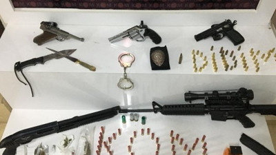 Didim'de uyuşturucu operasyonundan cephanelik çıktı